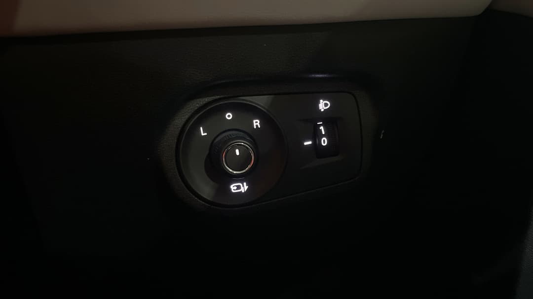 2024 MG ZS Hybrid+ Essence, Automatic, 26136 km, Utility Switches/Buttons