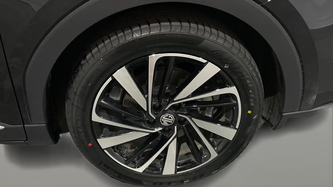 2024 MG ZS Hybrid+ Essence, Automatic, 26136 km, Right Front Wheel