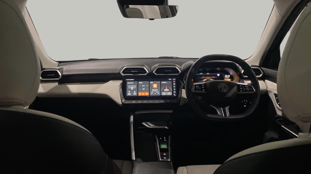 2024 MG ZS Hybrid+ Essence, Automatic, 26136 km, Dashboard View