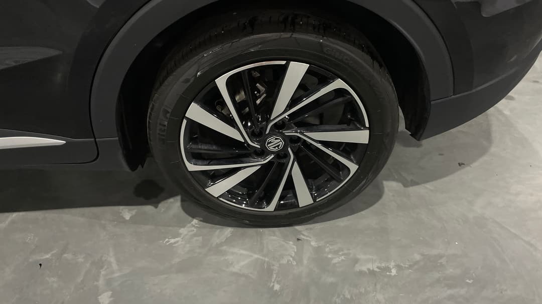2024 MG ZS Hybrid+ Essence, Automatic, 26136 km, Left Rear Wheel