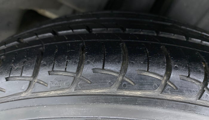 2015 Maruti Ciaz VXI PLUS, Petrol, Manual, 47,404 km, Right Rear Tyre Tread