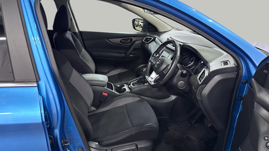 2020 Nissan Qashqai St+, Automatic, 110188 km, Right Side Front Door Cabin View
