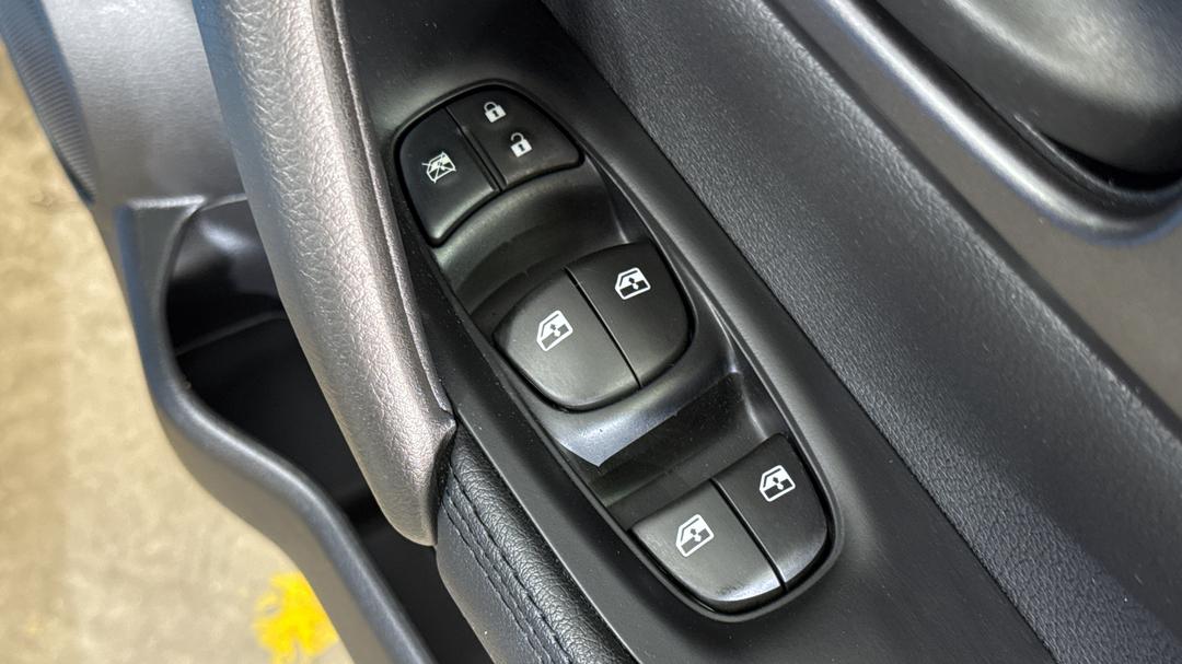2020 Nissan Qashqai St+, Automatic, 110188 km, Drivers Side Door Panel Controls
