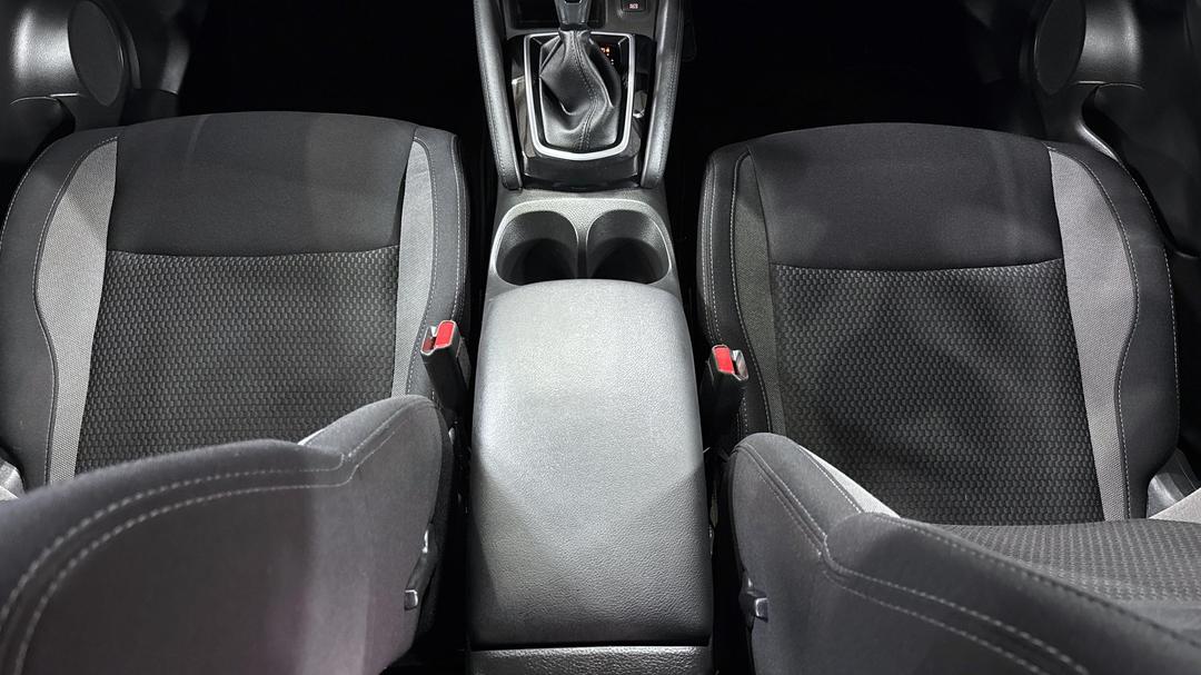 2020 Nissan Qashqai St+, Automatic, 110188 km, Center Console