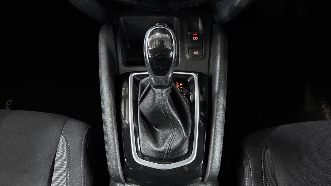 2020 Nissan Qashqai St+, Automatic, 110188 km, Gear Lever 