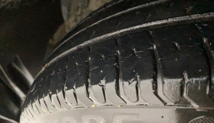 2012 Maruti Swift Dzire VXI, Petrol, Manual, 43,974 km, Left front tyre - Minor crack