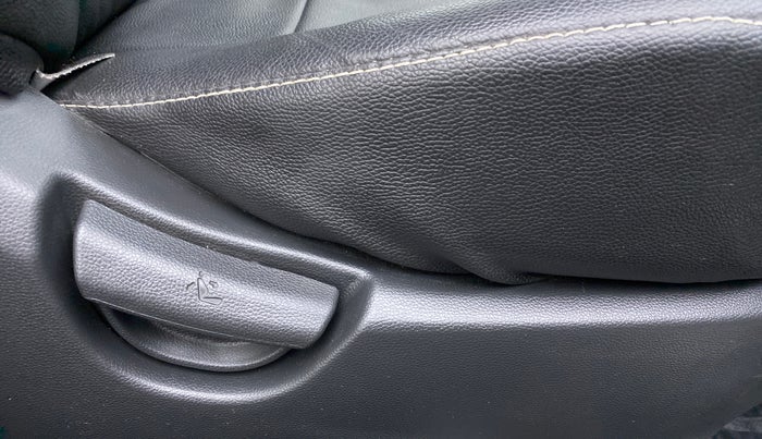2017 Hyundai Grand i10 SPORTZ 1.2 KAPPA VTVT, Petrol, Manual, 36,397 km, Driver Side Adjustment Panel