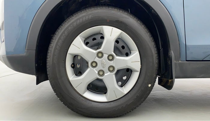 2021 Mahindra XUV300 1.2 W6 AT, Petrol, Automatic, 22,757 km, Left Front Wheel