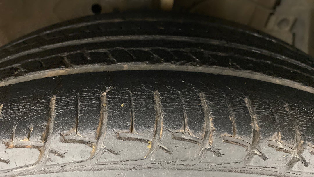 Right Front Tyre Tread