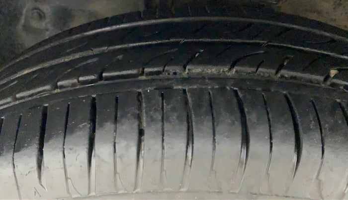 2017 Maruti IGNIS DELTA 1.2, CNG, Manual, 29,754 km, Left Front Tyre Tread