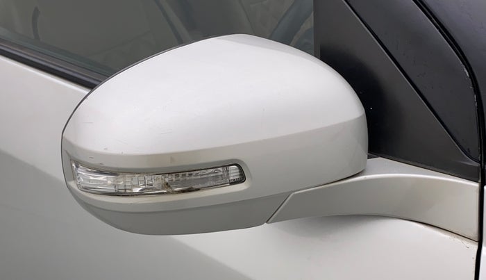 2013 Maruti Swift Dzire VXI, Petrol, Manual, 62,618 km, Right rear-view mirror - Indicator light has minor damage