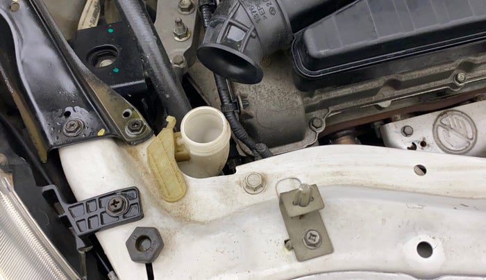 2013 Maruti Swift Dzire VXI, Petrol, Manual, 62,618 km, Front windshield - Wiper bottle cap missing