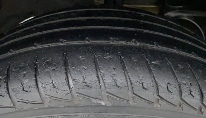 2014 Nissan Terrano XV 110 DIESEL, Diesel, Manual, 46,875 km, Right Rear Tyre Tread