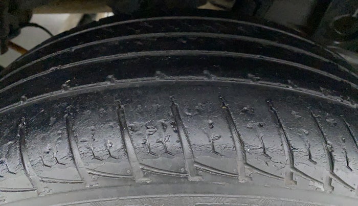2014 Nissan Terrano XV 110 DIESEL, Diesel, Manual, 46,875 km, Left Rear Tyre Tread