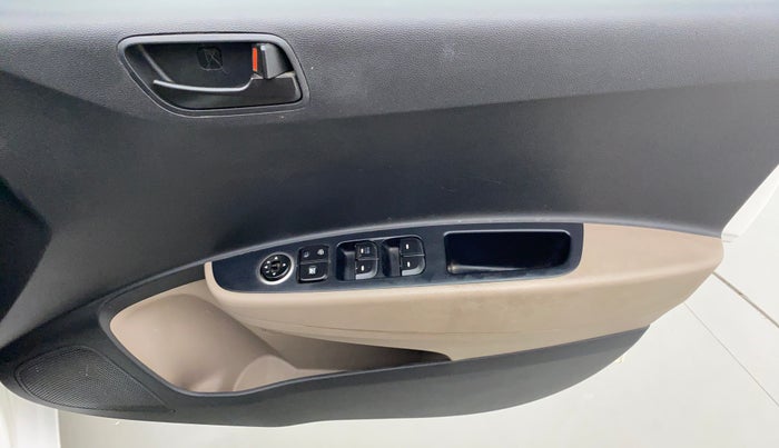 2017 Hyundai Grand i10 MAGNA 1.2 VTVT, Petrol, Manual, 20,740 km, Driver Side Door Panels Controls