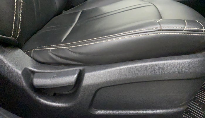 2018 Hyundai Elite i20 MAGNA EXECUTIVE 1.2, Petrol, Manual, 37,132 km, Driver Side Adjustment Panel
