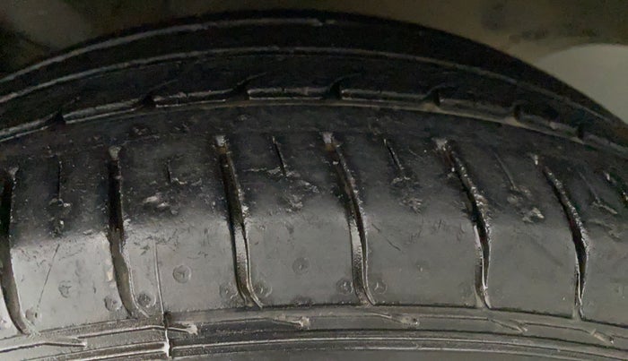 2015 Hyundai Elite i20 MAGNA 1.2, Petrol, Manual, 39,203 km, Left Rear Tyre Tread