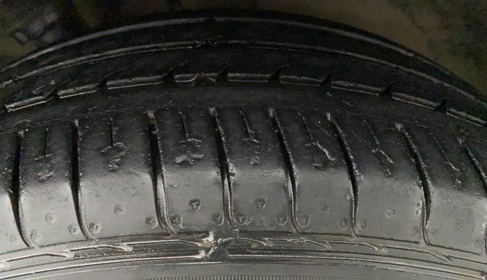 2015 Hyundai Elite i20 MAGNA 1.2, Petrol, Manual, 39,203 km, Left Front Tyre Tread