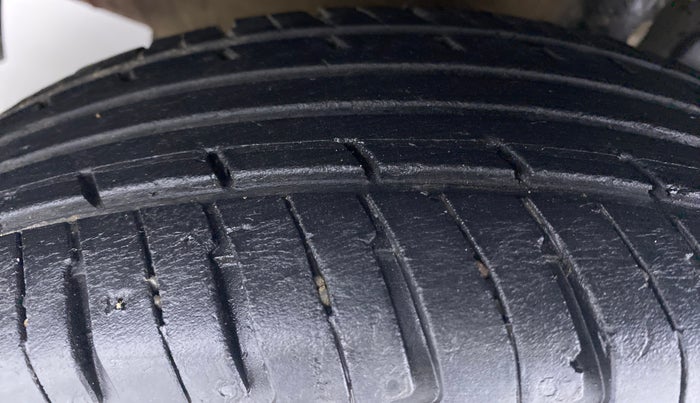 2017 Renault Kwid RXT, Petrol, Manual, 42,505 km, Left Front Tyre Tread