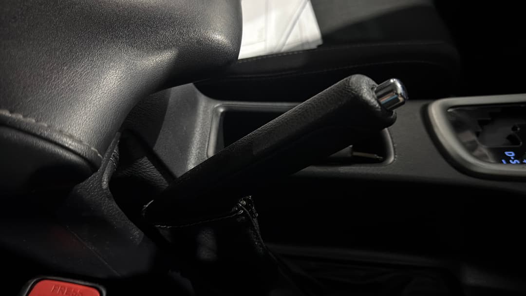 2023 Toyota Hilux Sr5 (4x4), Automatic, 89302 km, Handbrake