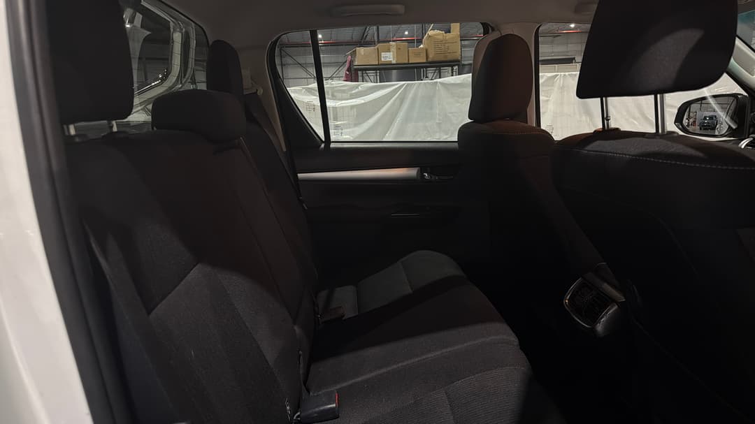2023 Toyota Hilux Sr5 (4x4), Automatic, 89302 km, Right Side Rear Door Cabin View