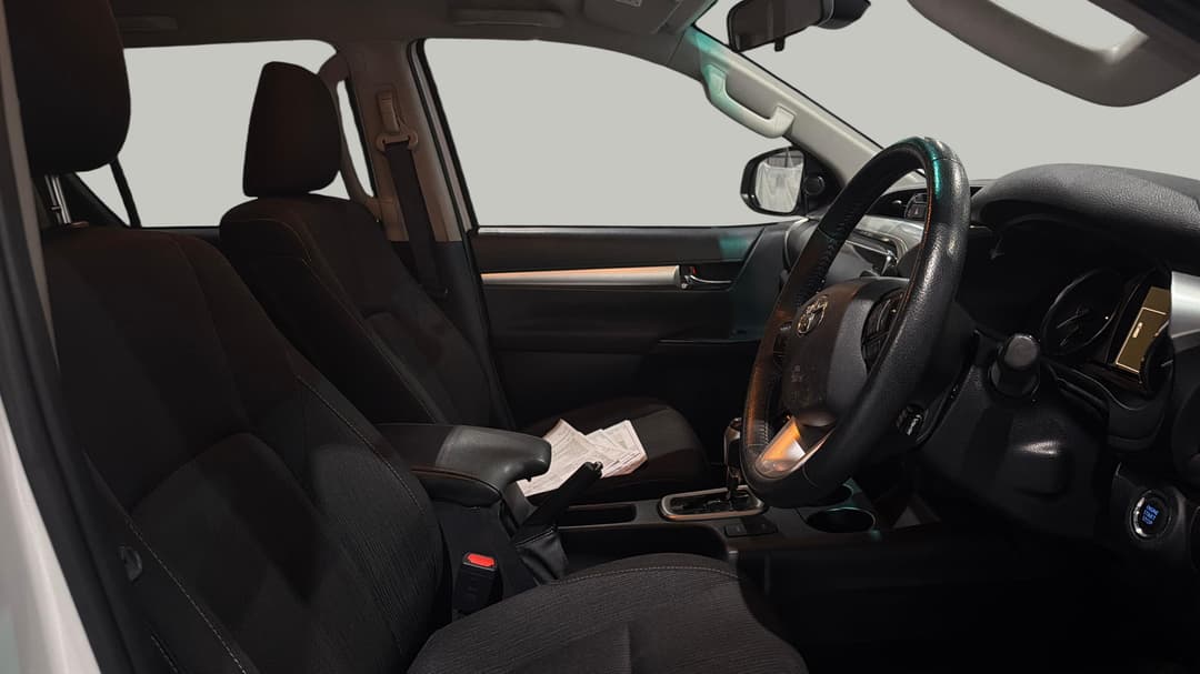 2023 Toyota Hilux Sr5 (4x4), Automatic, 89302 km, Right Side Front Door Cabin View