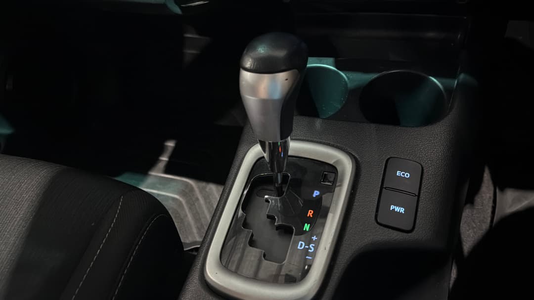 2023 Toyota Hilux Sr5 (4x4), Automatic, 89302 km, Gear Lever 