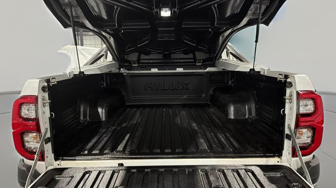2023 Toyota Hilux Sr5 (4x4), Automatic, 89302 km, Boot Inside View