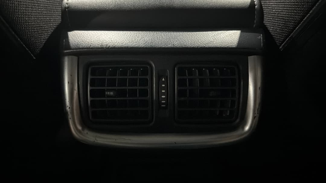 2023 Toyota Hilux Sr5 (4x4), Automatic, 89302 km, Rear A/C Vent