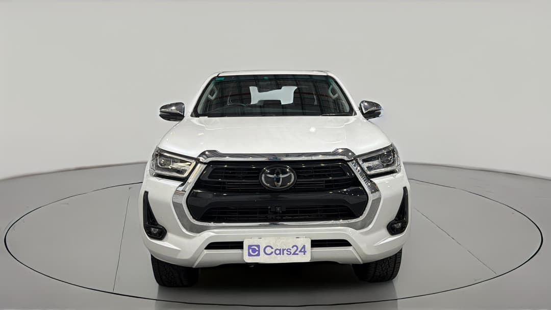 2023 Toyota Hilux Sr5 (4x4), Automatic, 89302 km, Front View