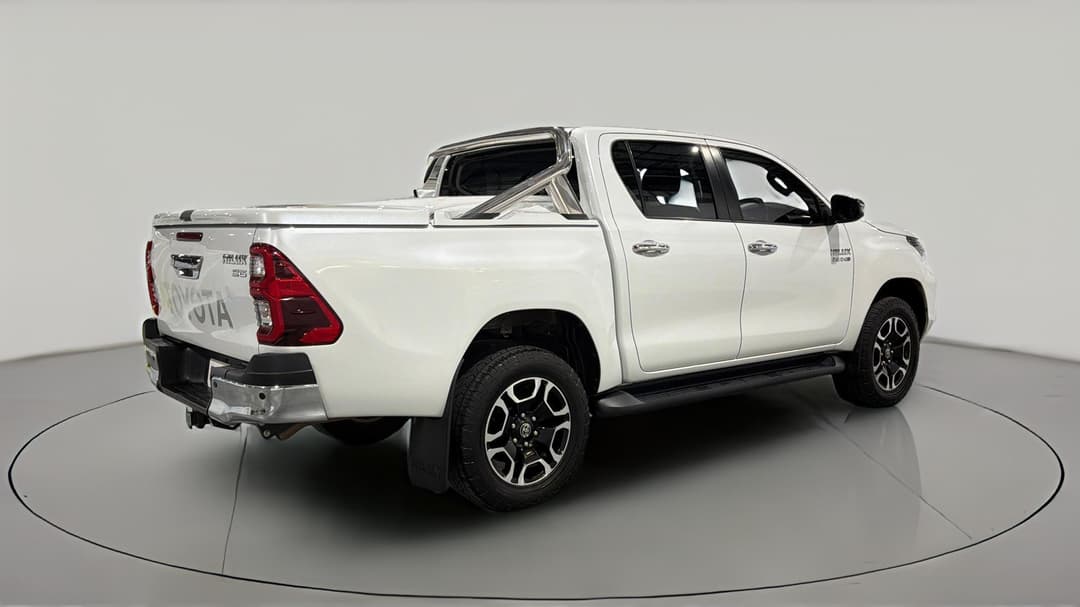 2023 Toyota Hilux Sr5 (4x4), Automatic, 89302 km, Right Back Diagonal (45- Degree) View