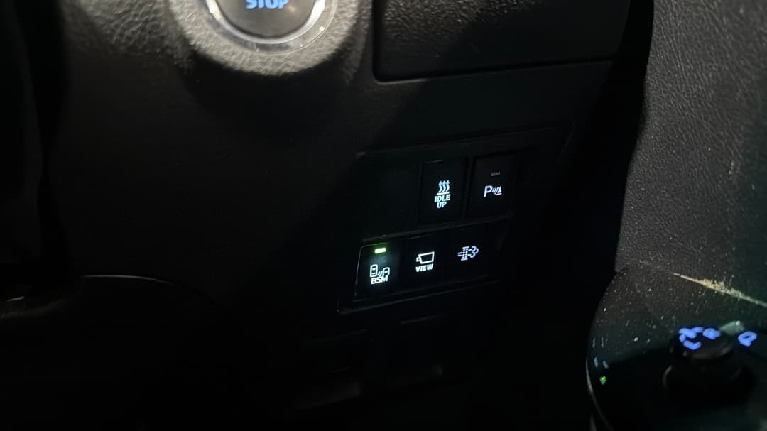 2023 Toyota Hilux Sr5 (4x4), Automatic, 89302 km, Utility Switches/Buttons