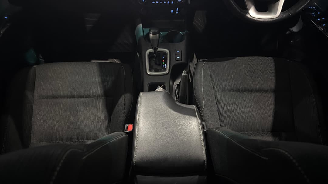 2023 Toyota Hilux Sr5 (4x4), Automatic, 89302 km, Center Console