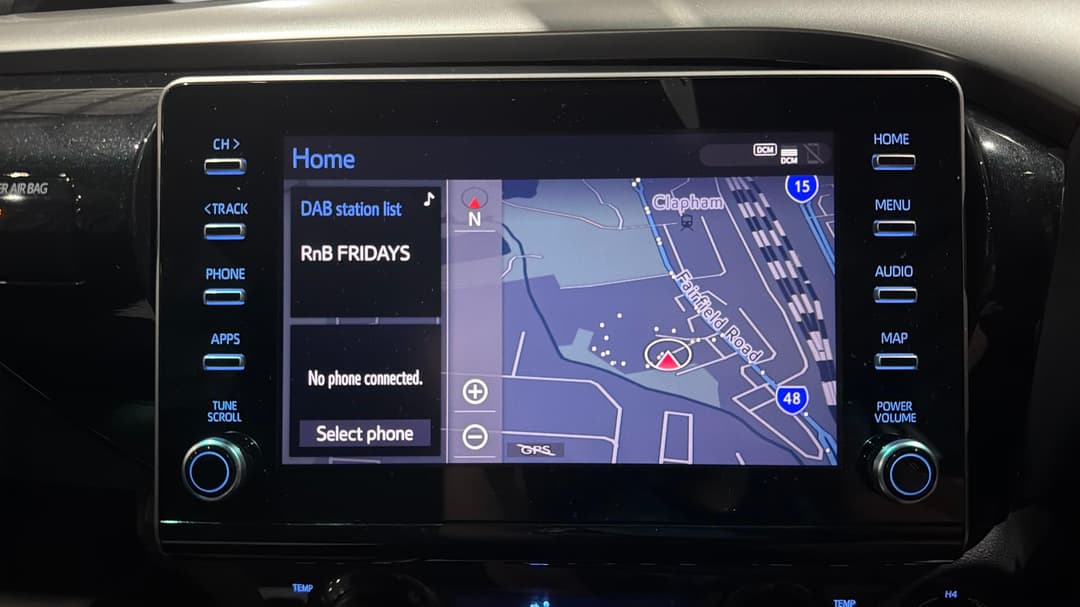 2023 Toyota Hilux Sr5 (4x4), Automatic, 89302 km, Infotainment System