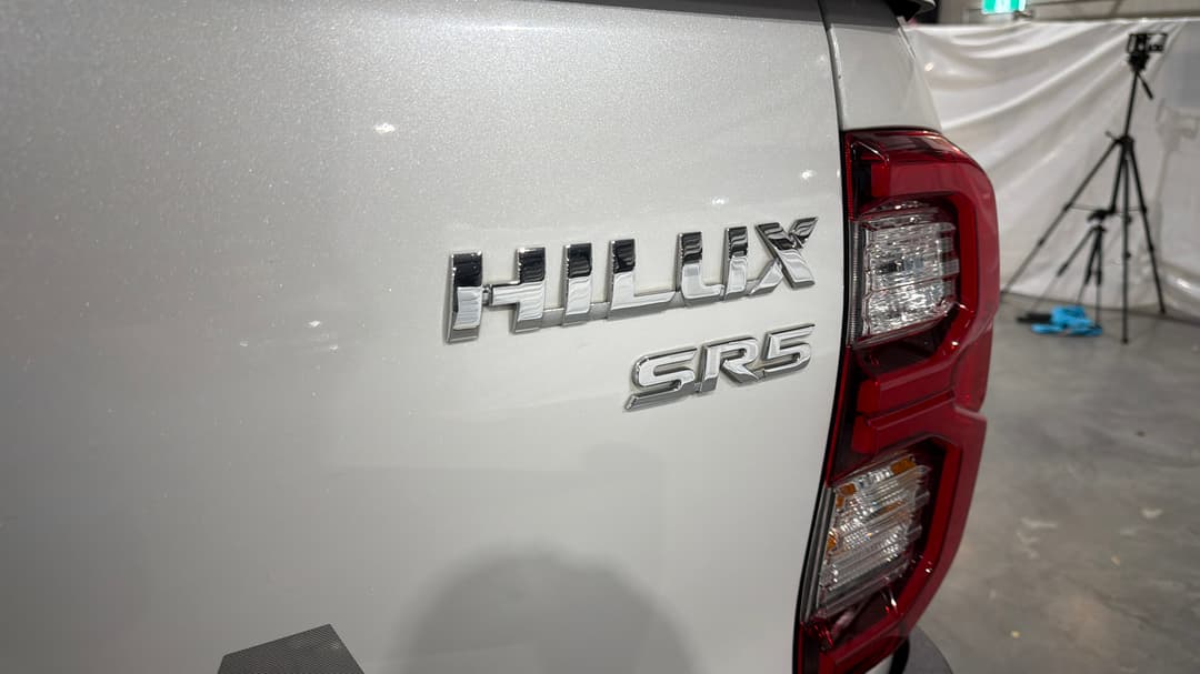 2023 Toyota Hilux Sr5 (4x4), Automatic, 89302 km, Badge (Boot Right Side)