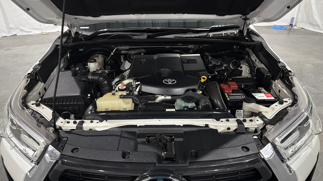 2023 Toyota Hilux Sr5 (4x4), Automatic, 89302 km, Open Bonnet (Engine)