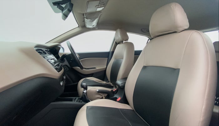 2016 Hyundai Elite i20 ASTA 1.2, Petrol, Manual, 54,914 km, Right Side Front Door Cabin View