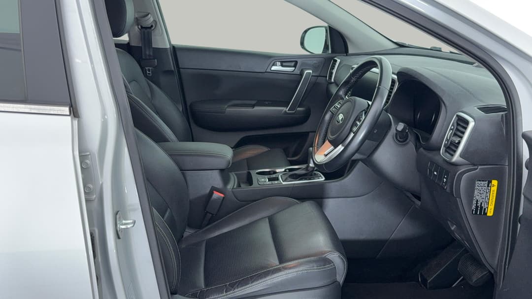 2019 Kia Sportage Sli (FWD), Automatic, 82881 km, Right Side Front Door Cabin View