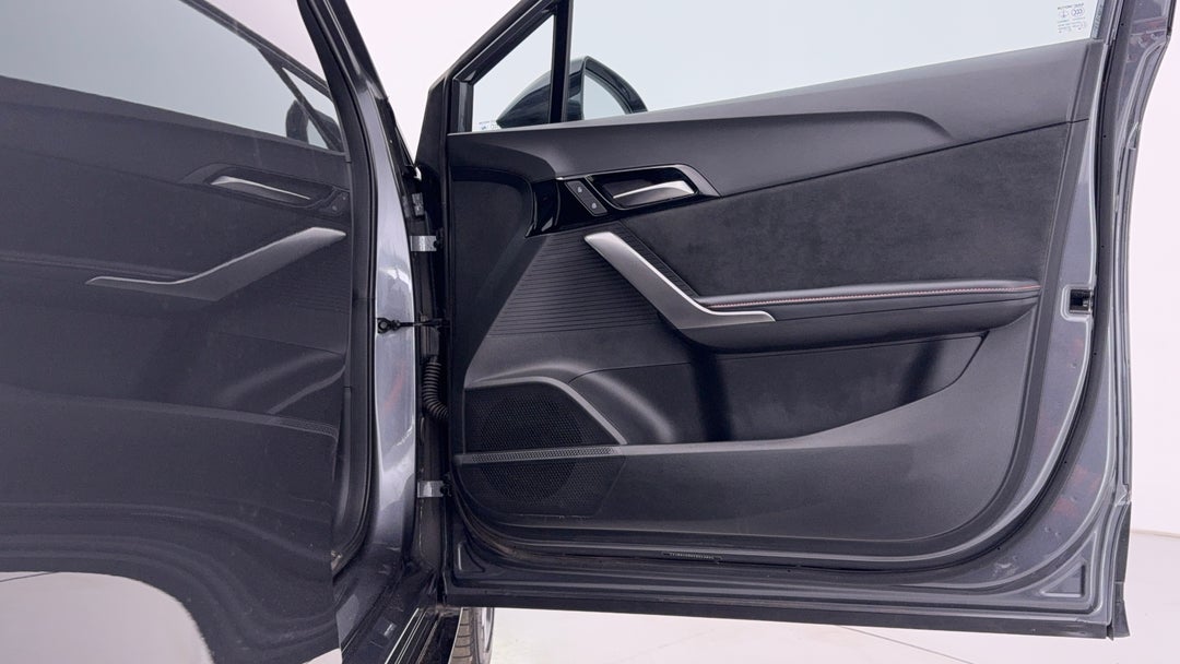 2023 MG Mg4 Xpower, Automatic, 21530 km, Speaker View