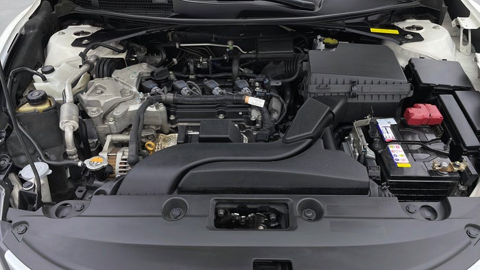 NISSAN ALTIMA-Engine Bonet View