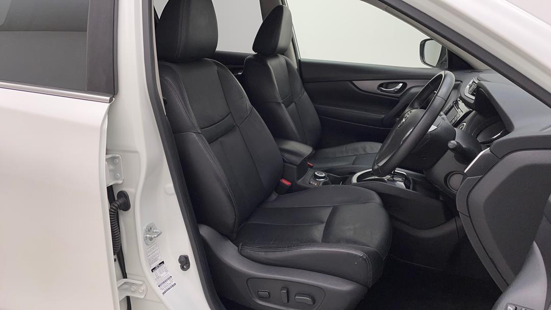 2016 Nissan X-trail St-l (4x4), Automatic, 135244 km, Right Side Front Door Cabin View