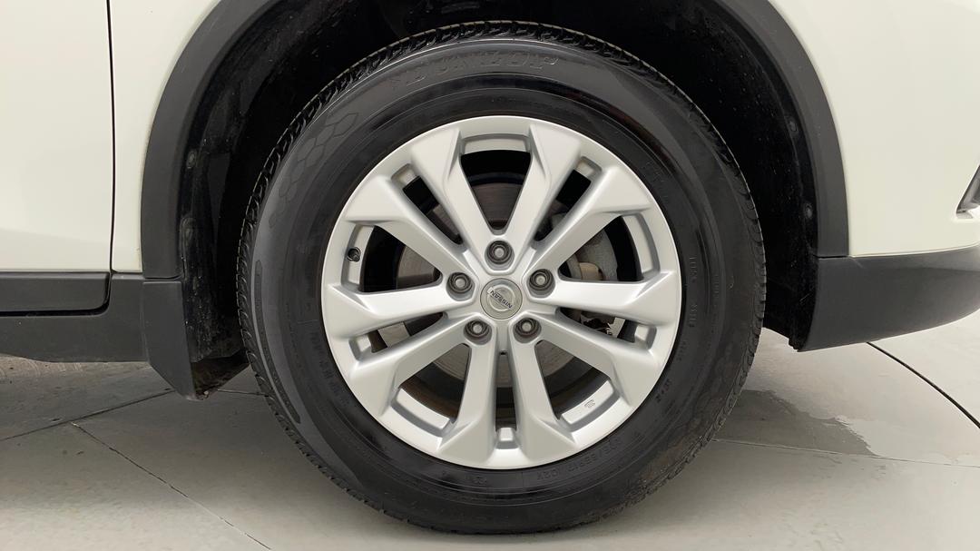 2016 Nissan X-trail St-l (4x4), Automatic, 135244 km, Right Front Wheel