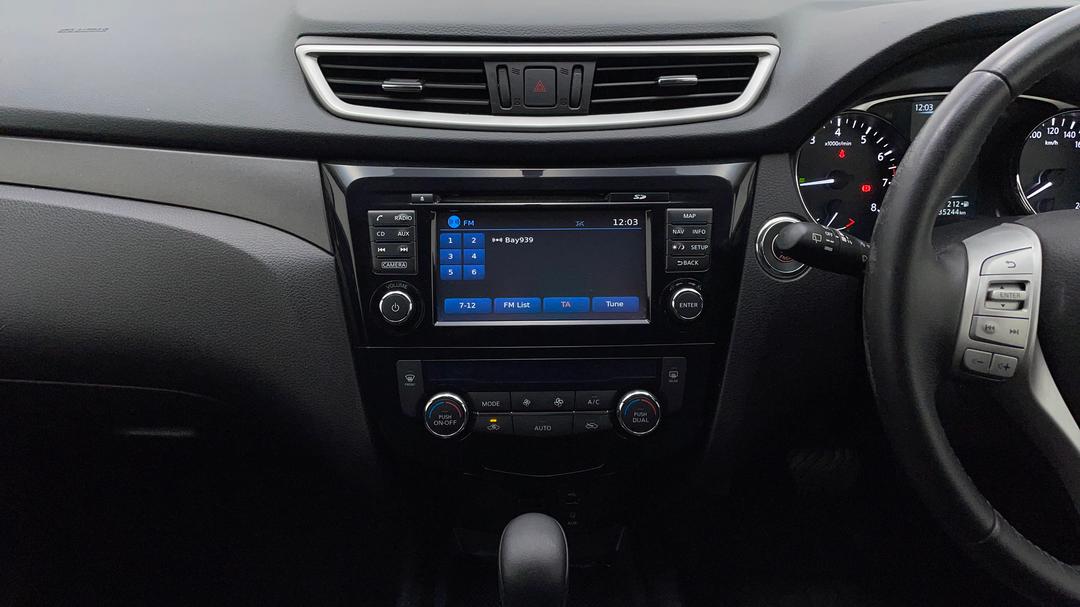 2016 Nissan X-trail St-l (4x4), Automatic, 135244 km, Center Console