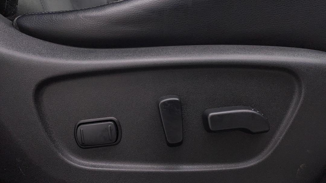 2016 Nissan X-trail St-l (4x4), Automatic, 135244 km, Drivers Side Adjustment Panel