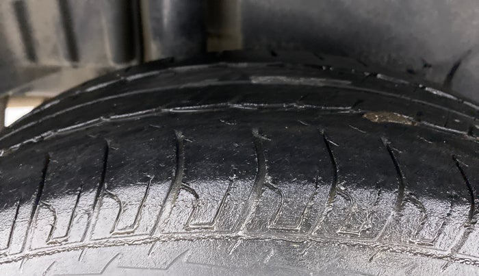 2016 Maruti Swift Dzire VXI, Petrol, Manual, 68,550 km, Right Rear Tyre Tread