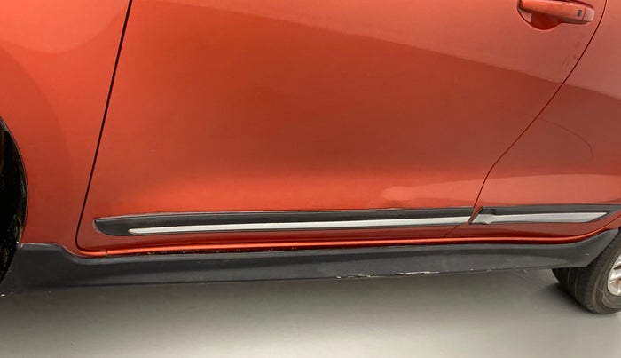 2018 Maruti Swift ZXI AMT, Petrol, Automatic, 57,392 km, Left running board - Cladding has minor damage