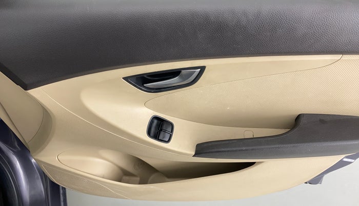 2016 Hyundai Eon SPORTZ, Petrol, Manual, 45,894 km, Driver Side Door Panels Control