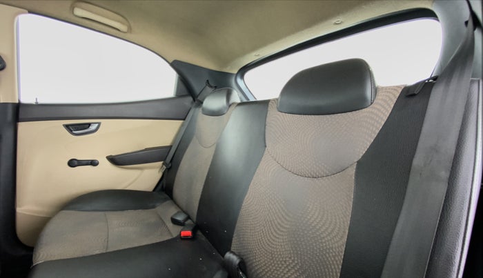 2016 Hyundai Eon SPORTZ, Petrol, Manual, 45,894 km, Right Side Rear Door Cabin