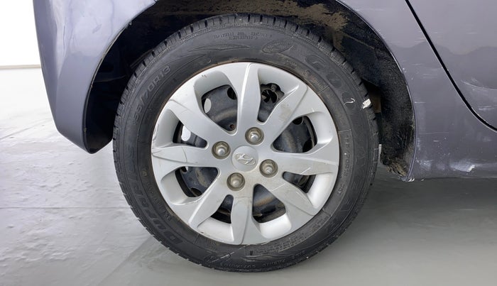 2016 Hyundai Eon SPORTZ, Petrol, Manual, 45,894 km, Right Rear Wheel