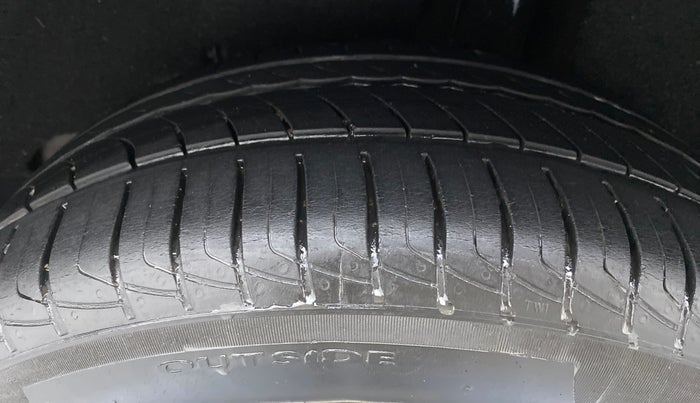 2016 Maruti Baleno SIGMA 1.2 K12, Petrol, Manual, 26,984 km, Left Rear Tyre Tread
